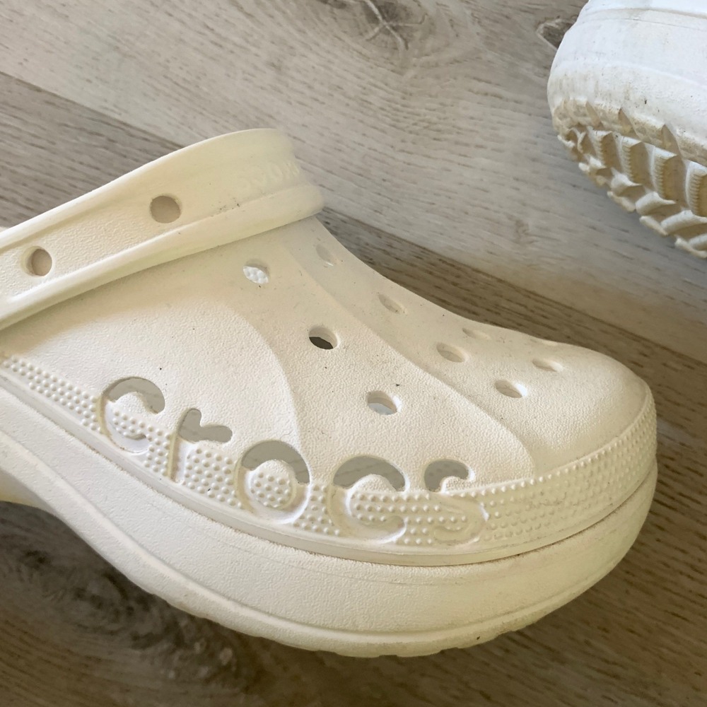 Crocs Women Platform size 8  White Sandals Clogs summer wedges‎ - Picture 2 of 8